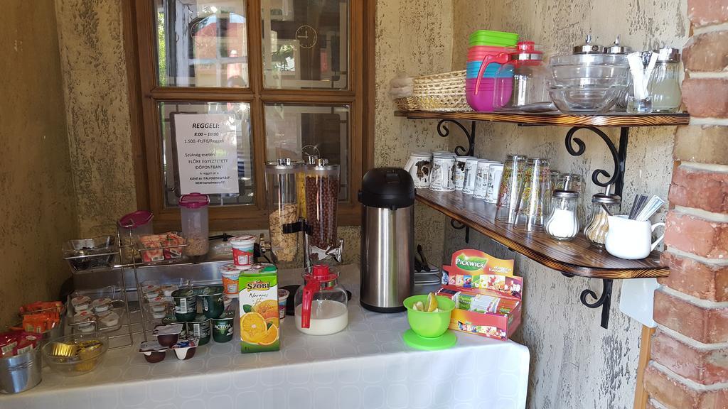 Clock Cafe Pizzéria és Panzió Hajdúszoboszló Exterior foto
