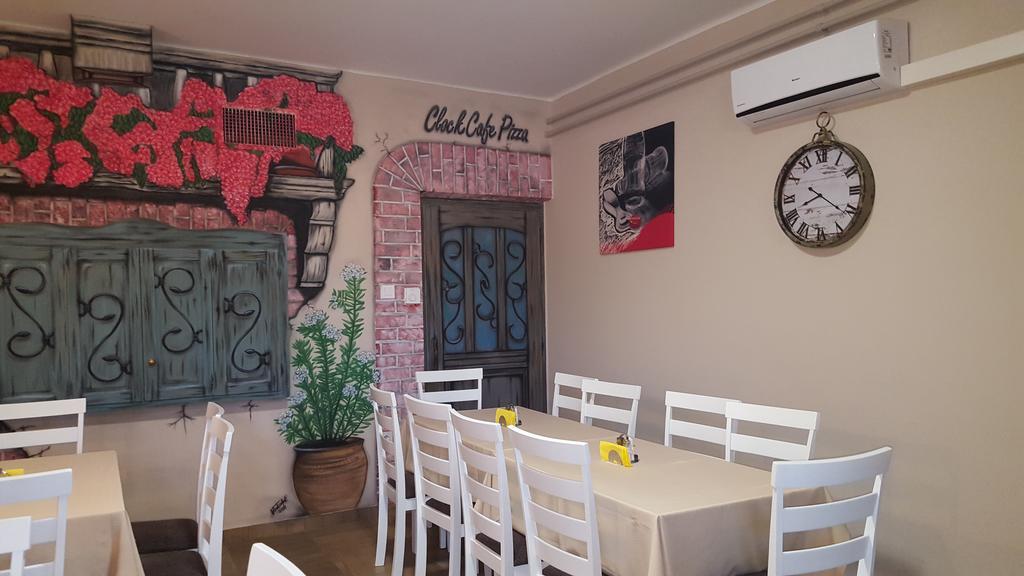 Clock Cafe Pizzéria és Panzió Hajdúszoboszló Exterior foto