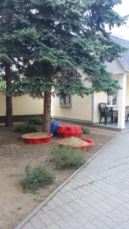 Clock Cafe Pizzéria és Panzió Hajdúszoboszló Exterior foto